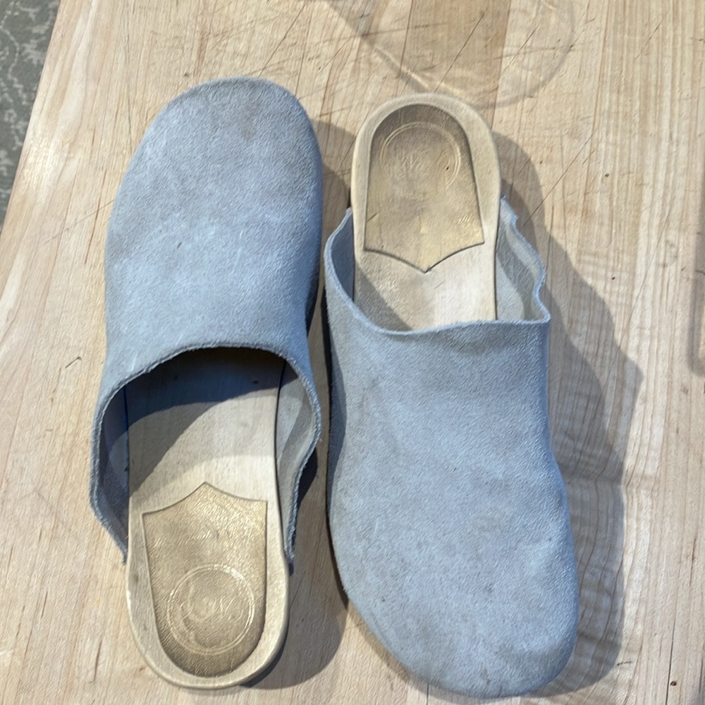 No 6 Contour Clog on Flat Base in Chalk Suede - Picture 3 of 4